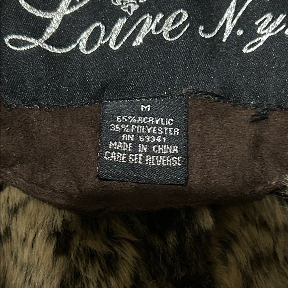 Loire NY Faux Fur Lined and Suede Wind-Blocking Pop Up Faux Fur Collar - Medium - Picture 3 of 14